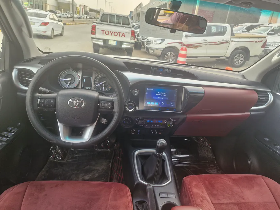 2025 Toyota Hilux SGLX 
