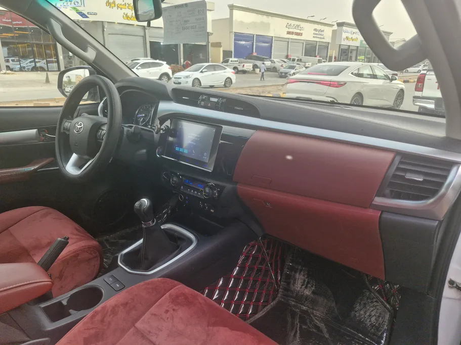 2025 Toyota Hilux SGLX 