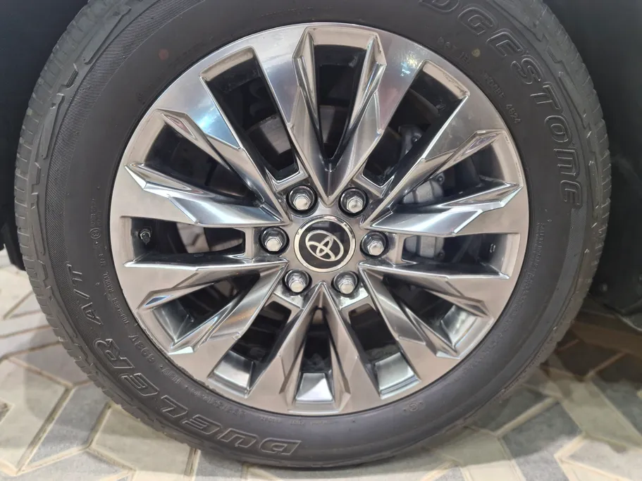 2025 Toyota Land Cruiser GXR4 