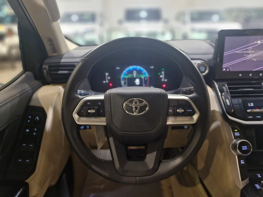 2025 Toyota Land Cruiser GXR 