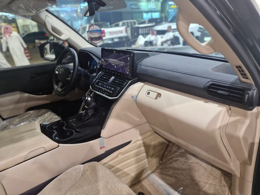 2025 Toyota Land Cruiser GXR 