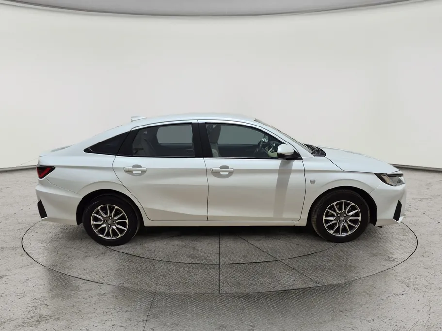 2024 Toyota Yaris  Y 