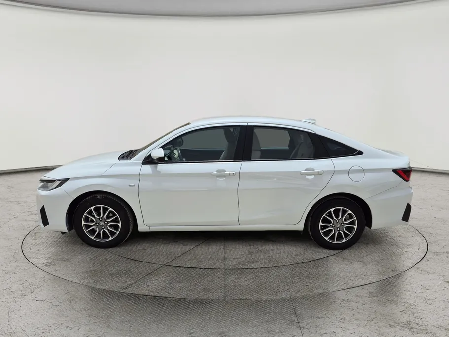 2024 Toyota Yaris  Y 