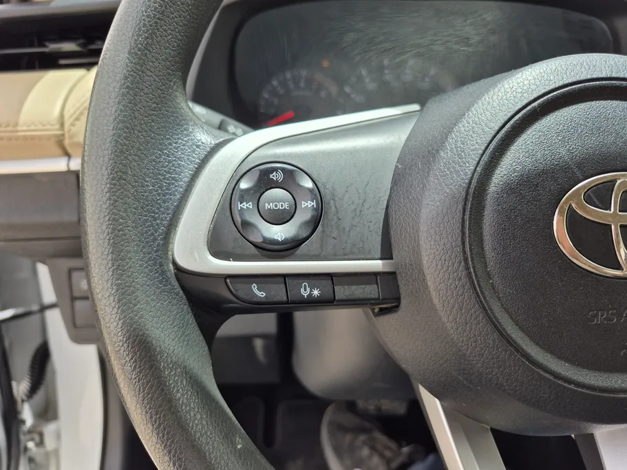 2024 Toyota Yaris  Y 