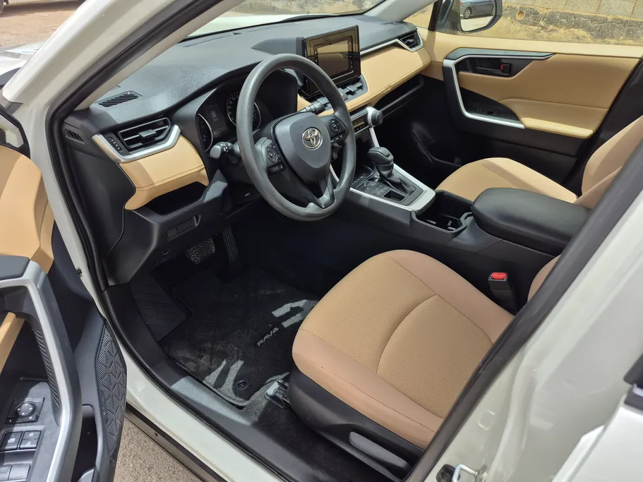 2022 Toyota RAV4 LE 