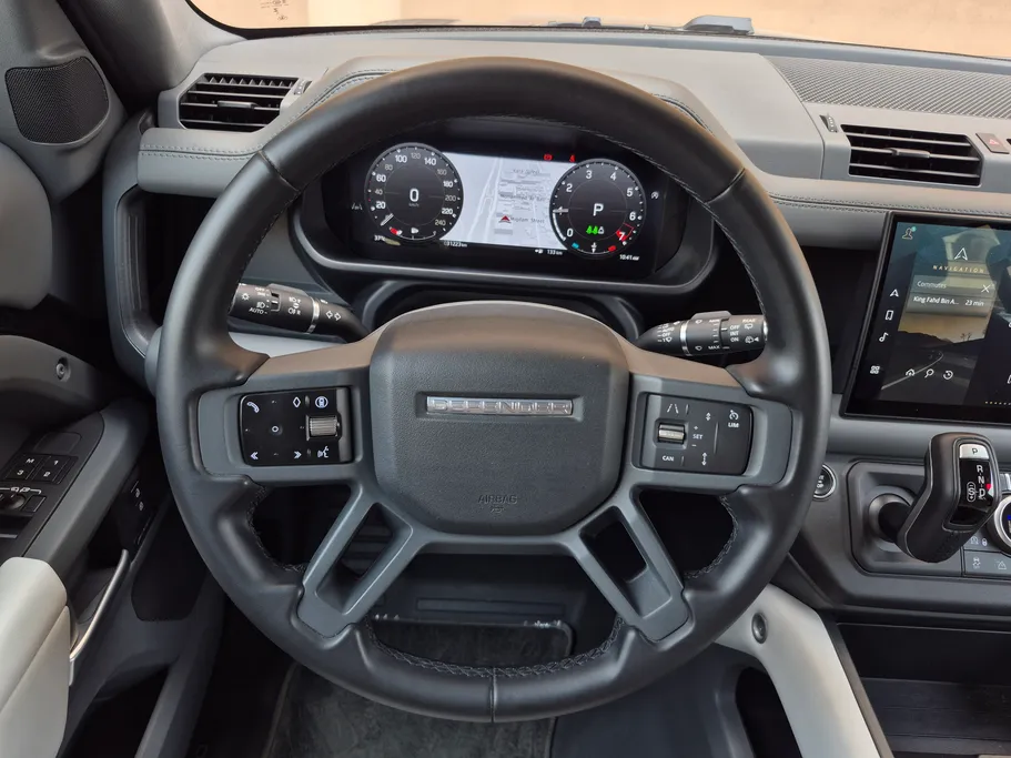 2025 Land Rover Defender 110HSE 