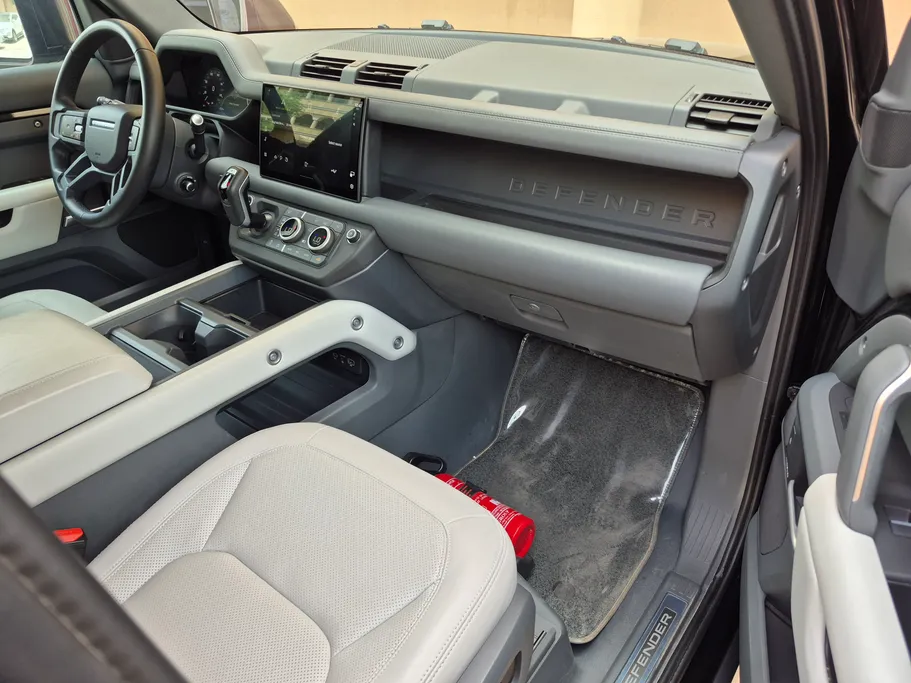 2025 Land Rover Defender 110HSE 