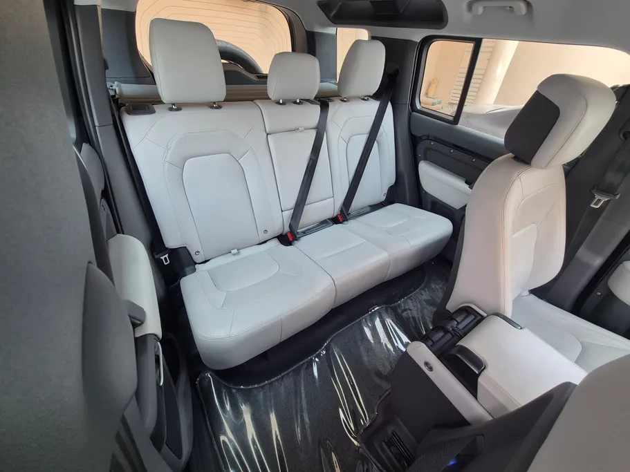 2025 Land Rover Defender 110HSE 