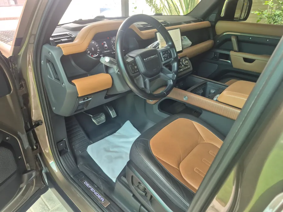 لاند روفر ديفندر X P400 2023 