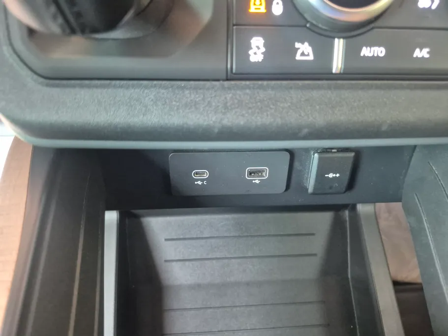 لاند روفر ديفندر X P400 2023 