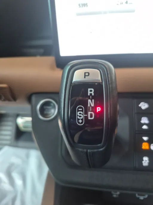 لاند روفر ديفندر X P400 2023 