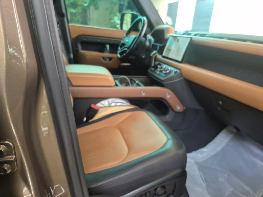 لاند روفر ديفندر X P400 2023 