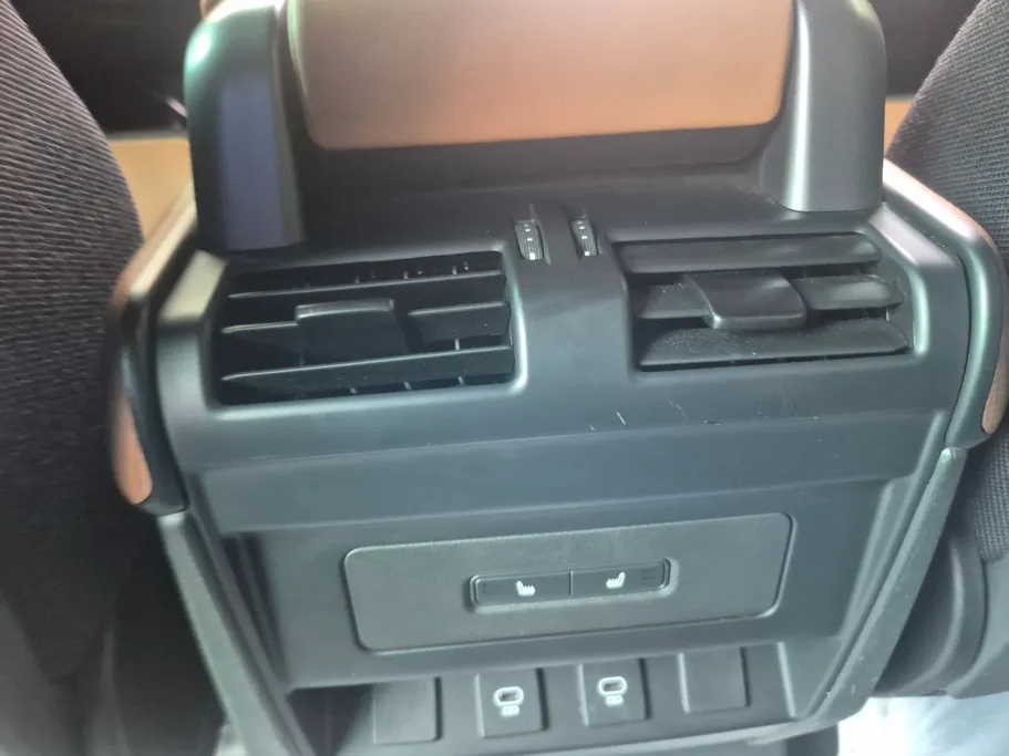 لاند روفر ديفندر X P400 2023 