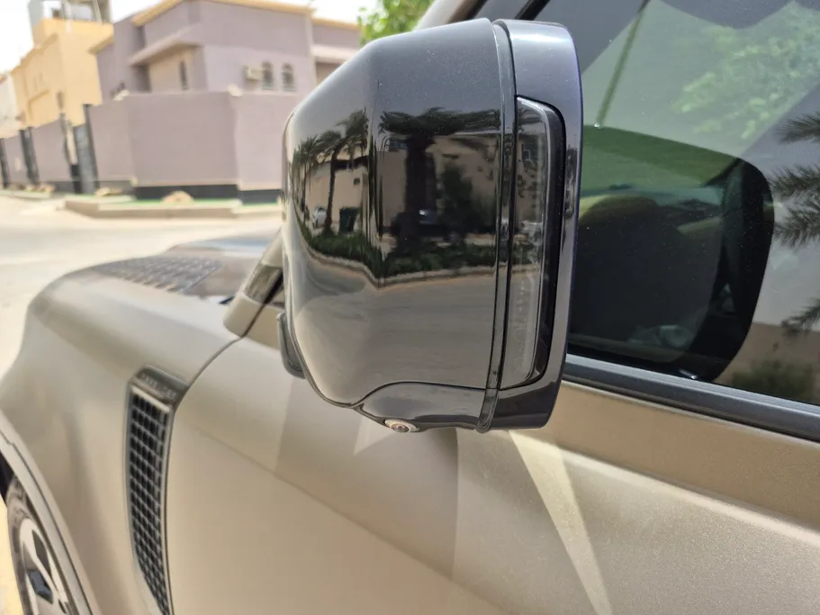 لاند روفر ديفندر X P400 2023 