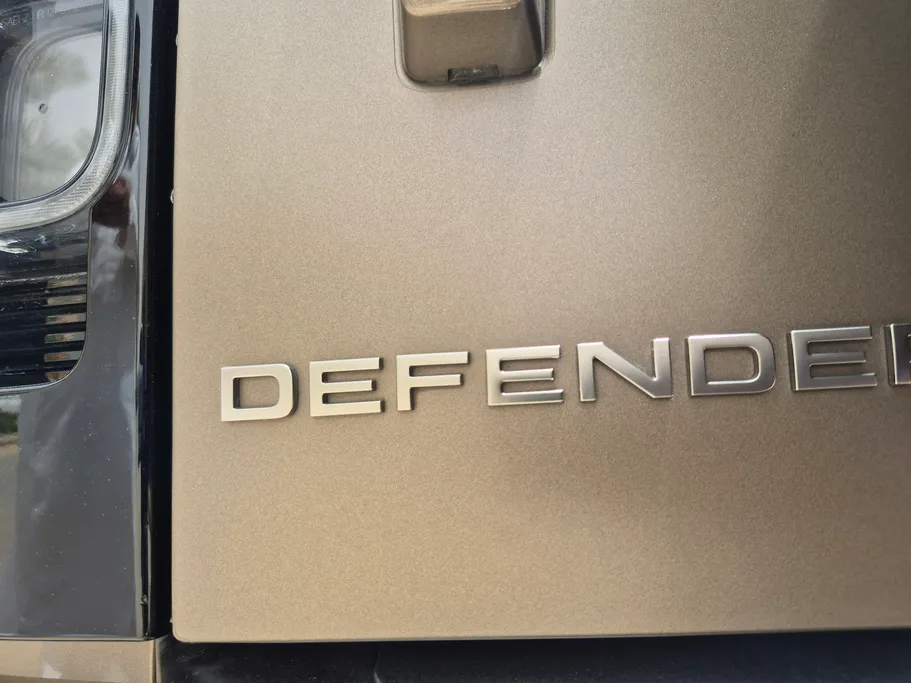 لاند روفر ديفندر X P400 2023 