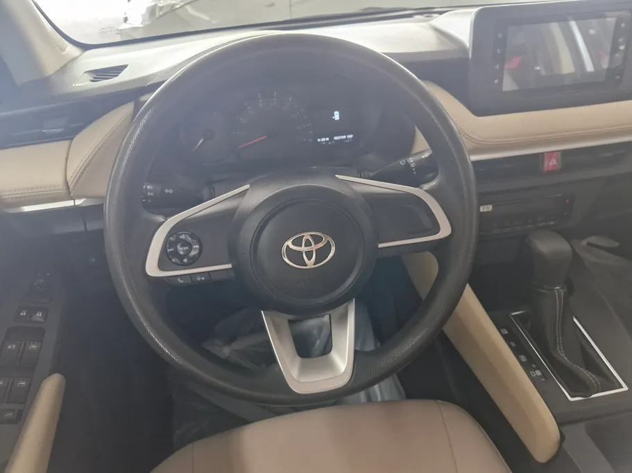 2023 Toyota Yaris  Y 