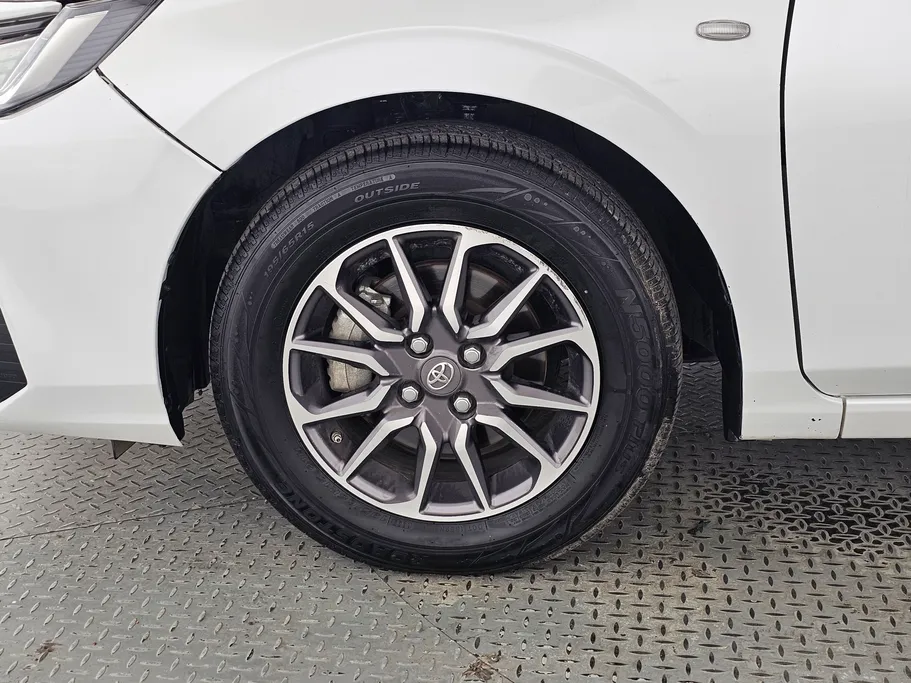 2023 Toyota Yaris  Y 