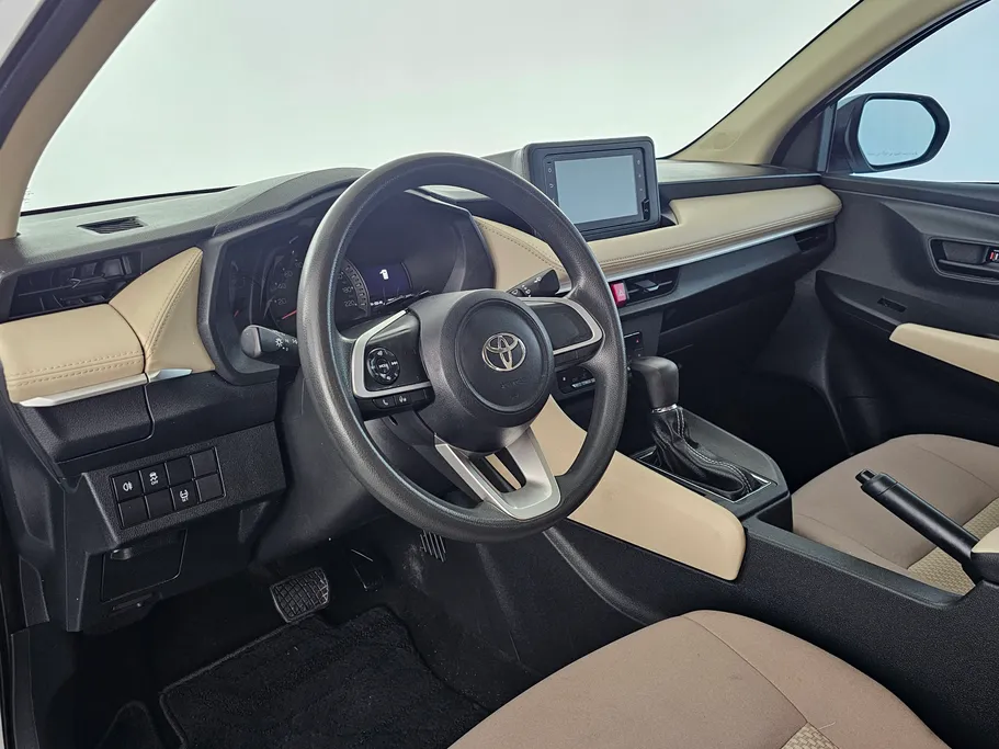2023 Toyota Yaris  Y 