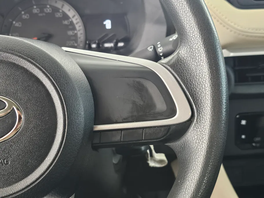2023 Toyota Yaris  Y 