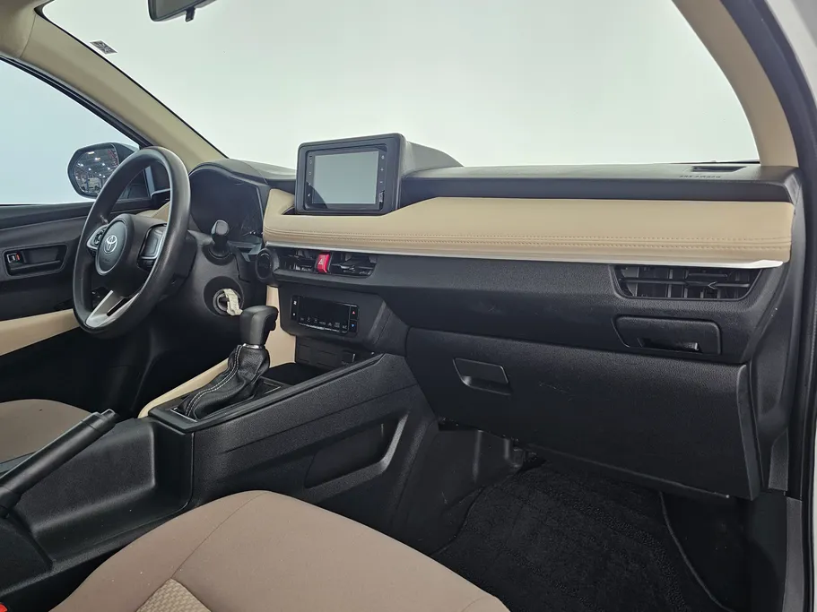 2023 Toyota Yaris  Y 