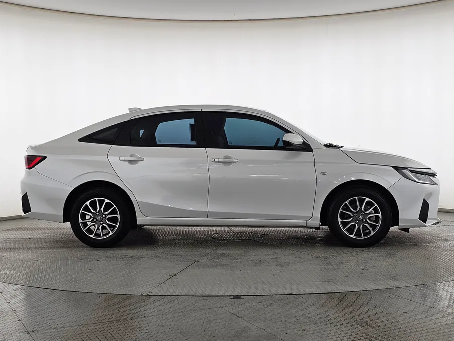 2023 Toyota Yaris  Y 