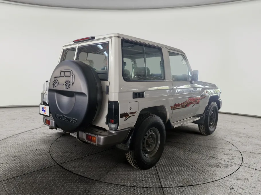 2023 Toyota LAND CRUISER 70 LX 