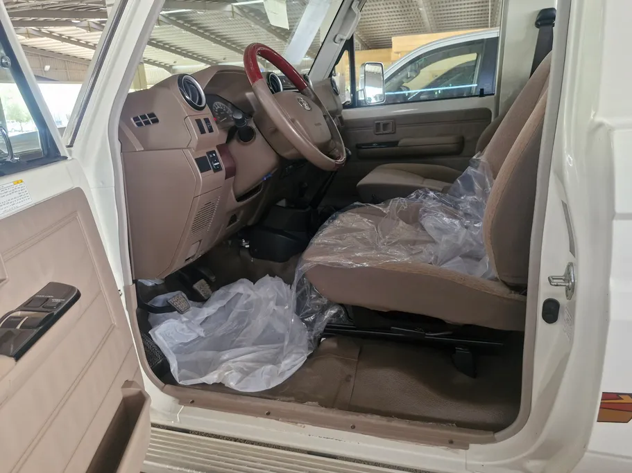 2023 Toyota LAND CRUISER 70 LX 