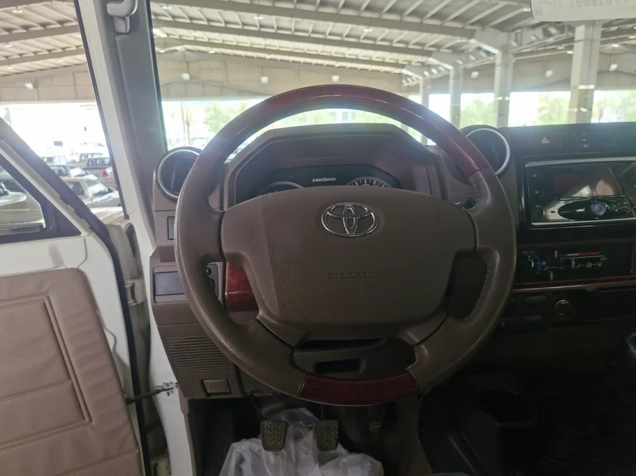 2023 Toyota LAND CRUISER 70 LX 