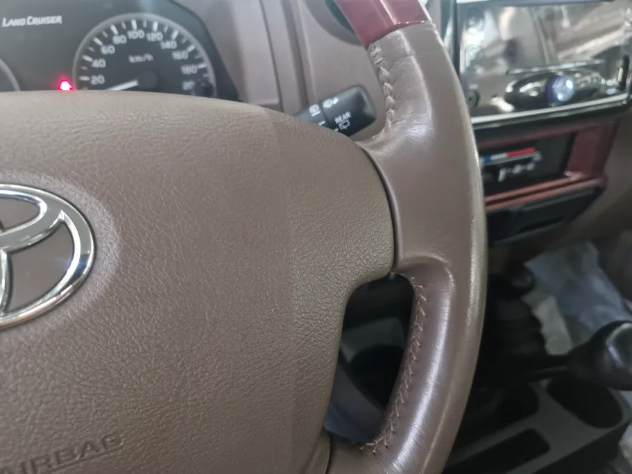 2023 Toyota LAND CRUISER 70 LX 