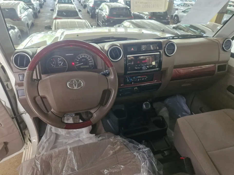 2023 Toyota LAND CRUISER 70 LX 