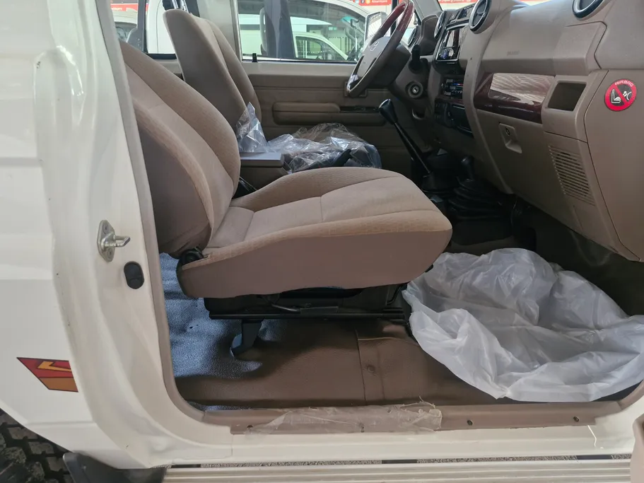 2023 Toyota LAND CRUISER 70 LX 