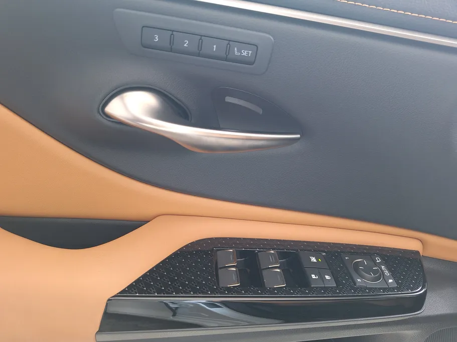2025 Lexus ES 250 