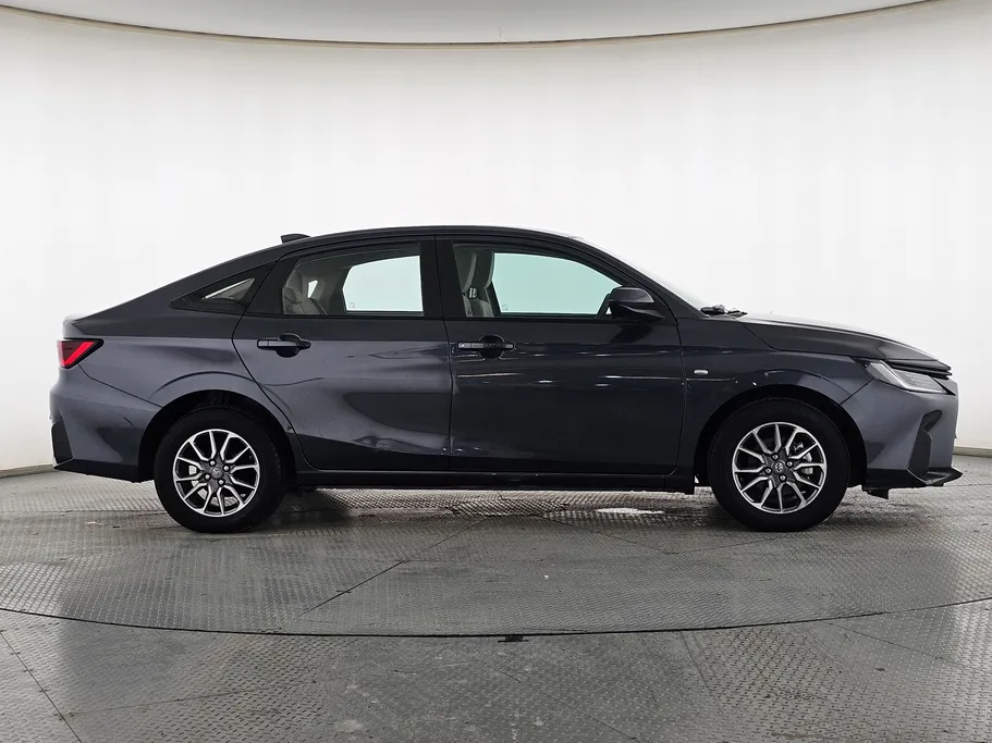 2024 Toyota Yaris  Y 
