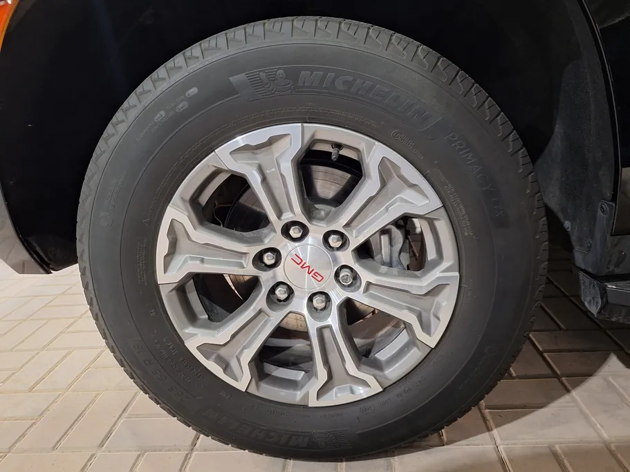 2023 GMC Yukon SLE 