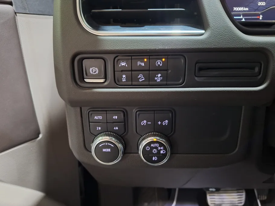 2023 GMC Yukon SLE 