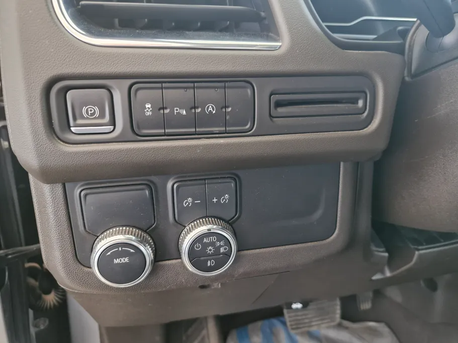 2023 GMC Yukon SLE 