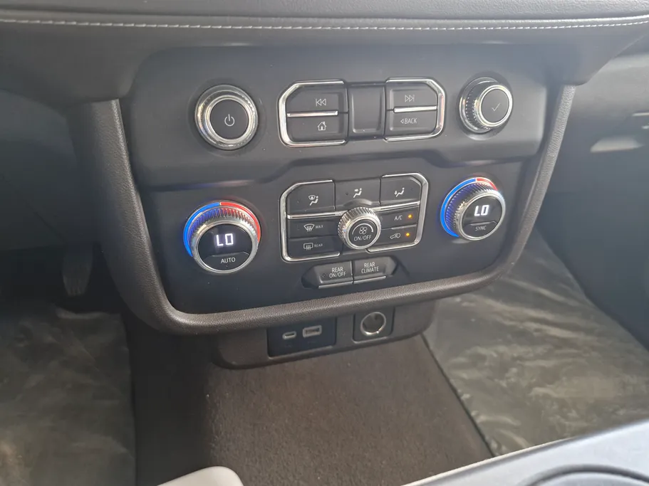 2023 GMC Yukon SLE 