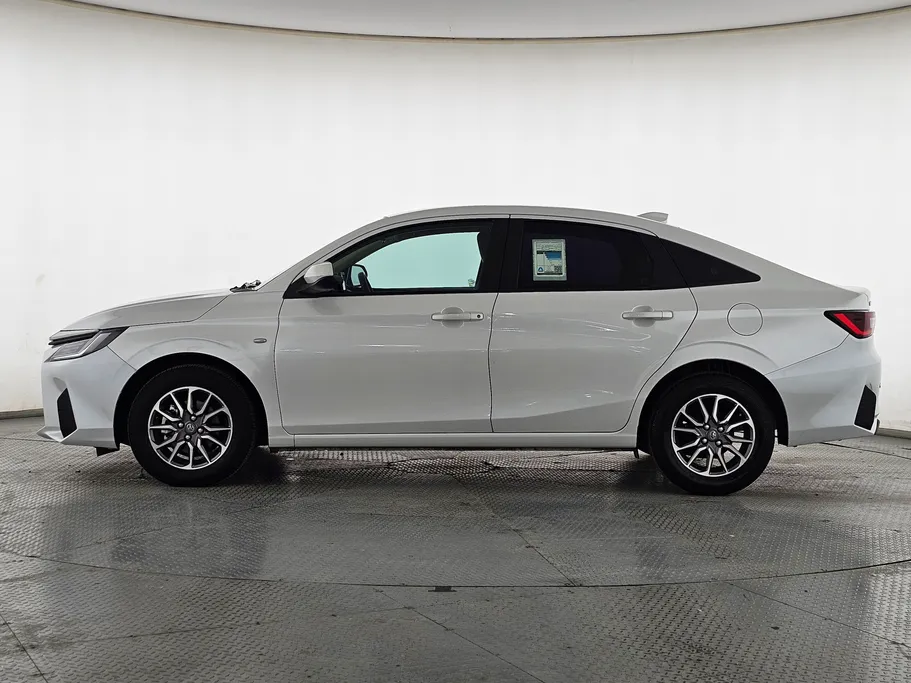 2024 Toyota Yaris  Y 