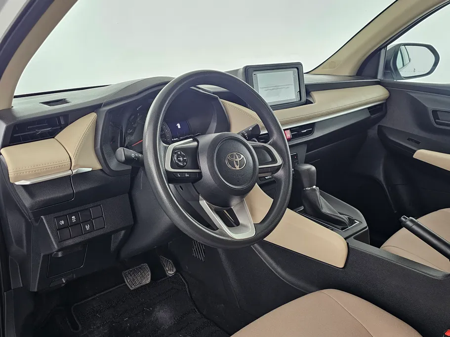 2024 Toyota Yaris  Y 