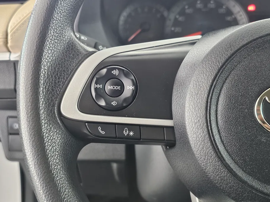 2024 Toyota Yaris  Y 