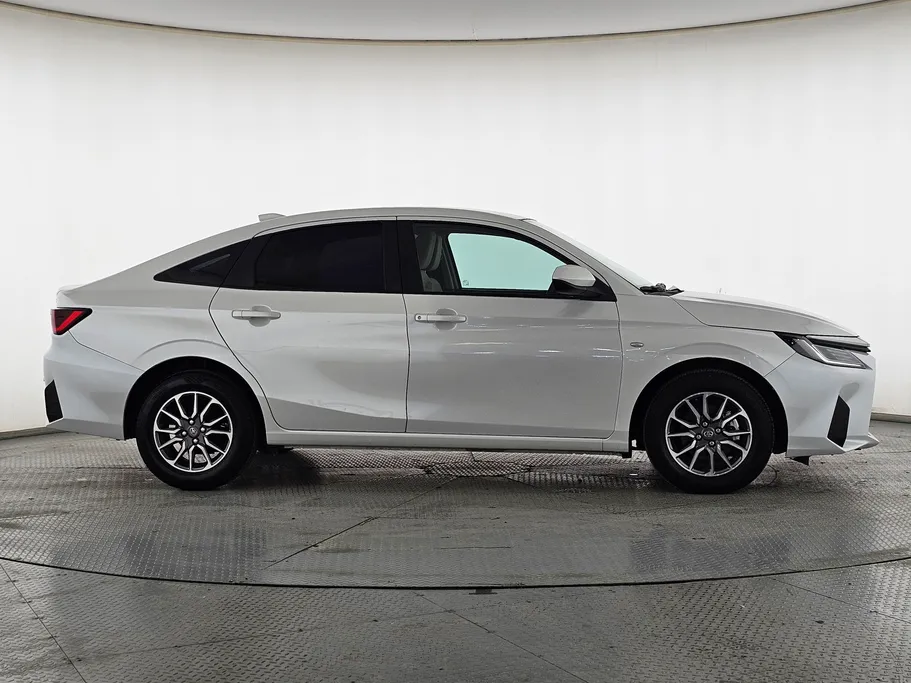 2024 Toyota Yaris  Y 