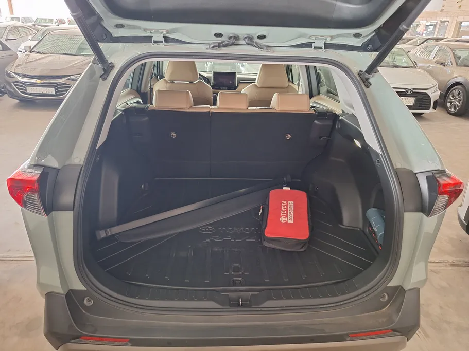 تويوتا راف فور Limited HEV 2023 