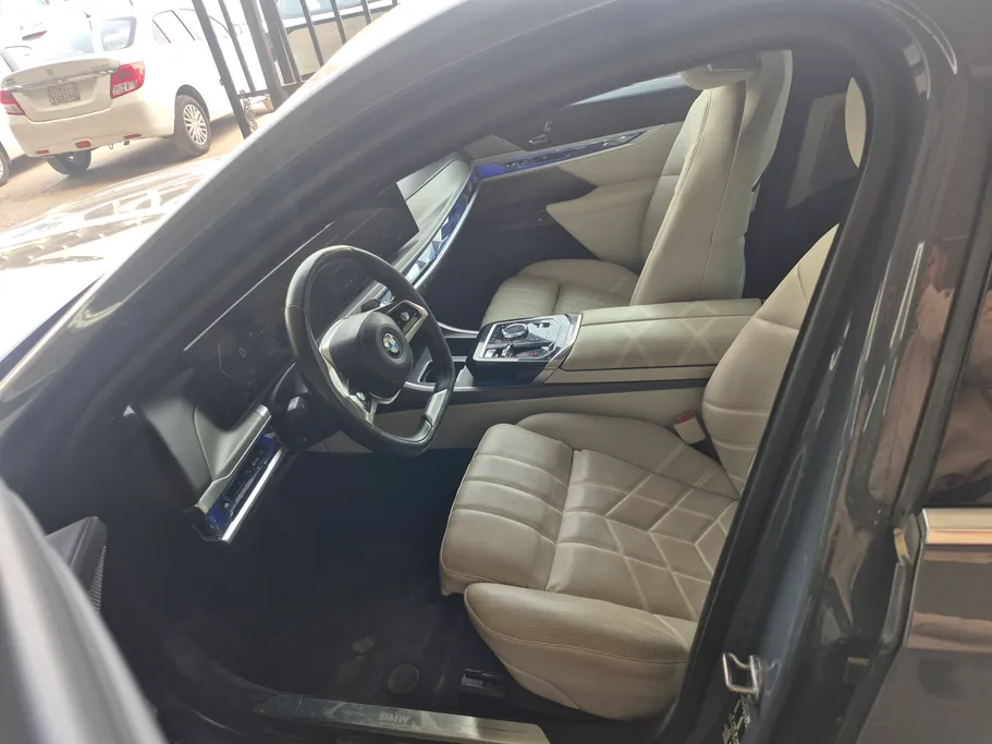 2023 BMW 7 Series 735i 