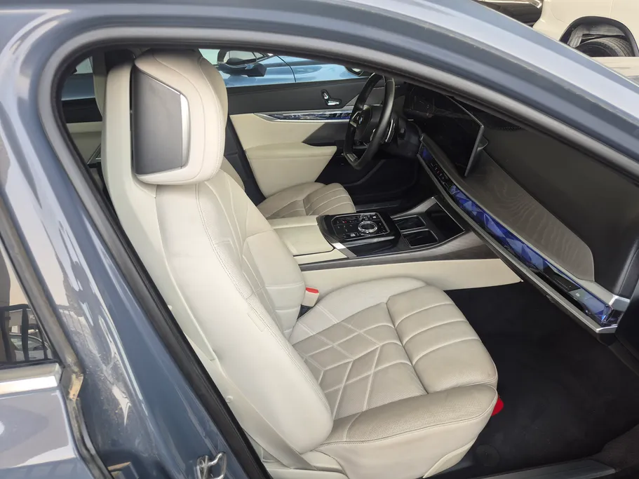 2023 BMW 7 Series 735i 