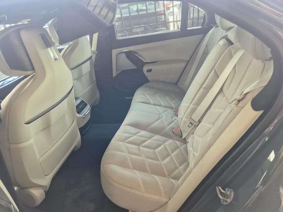 2023 BMW 7 Series 735i 