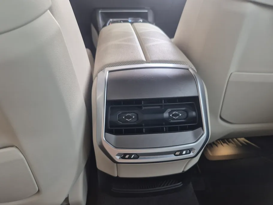 2023 BMW 7 Series 735i 