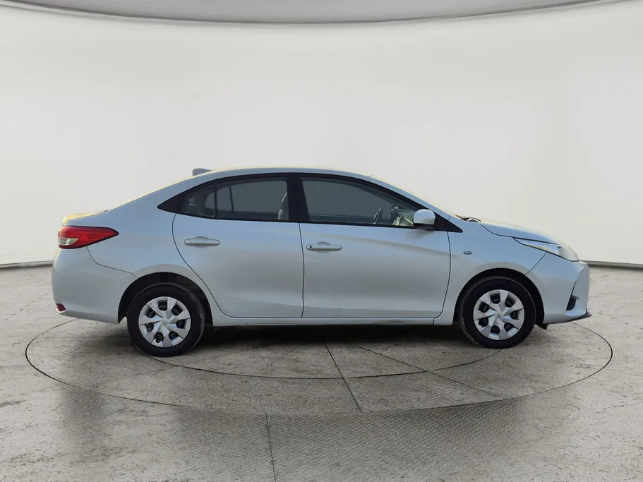 2021 Toyota Yaris  Y 