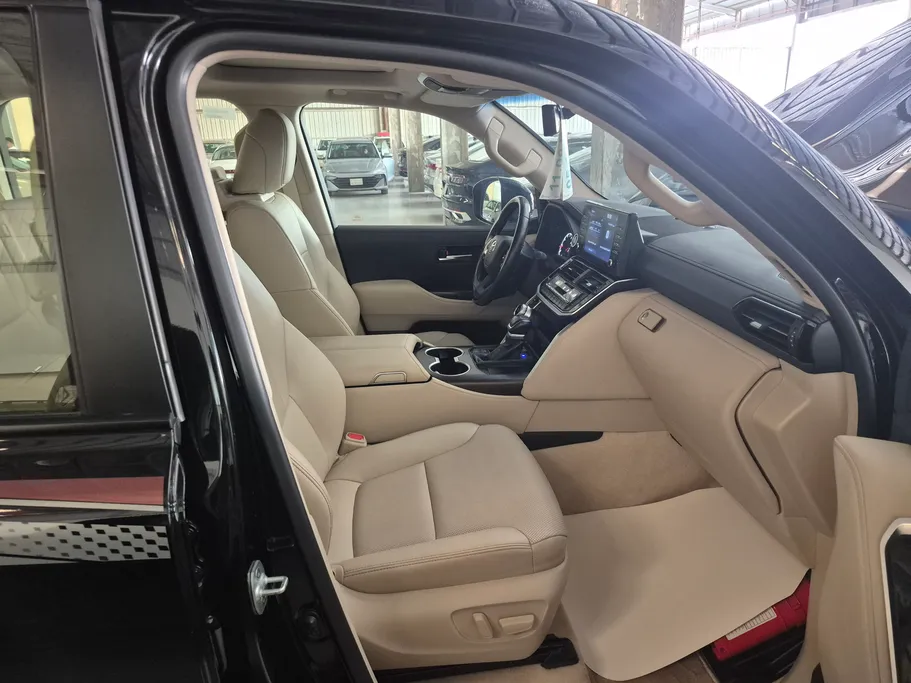 2024 Toyota Land Cruiser GXR 
