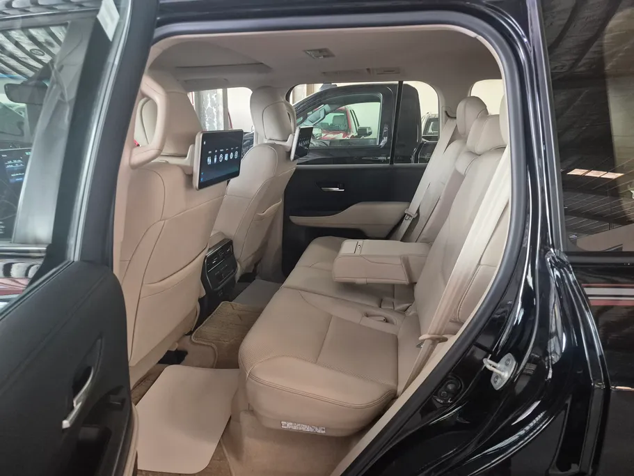2024 Toyota Land Cruiser GXR 