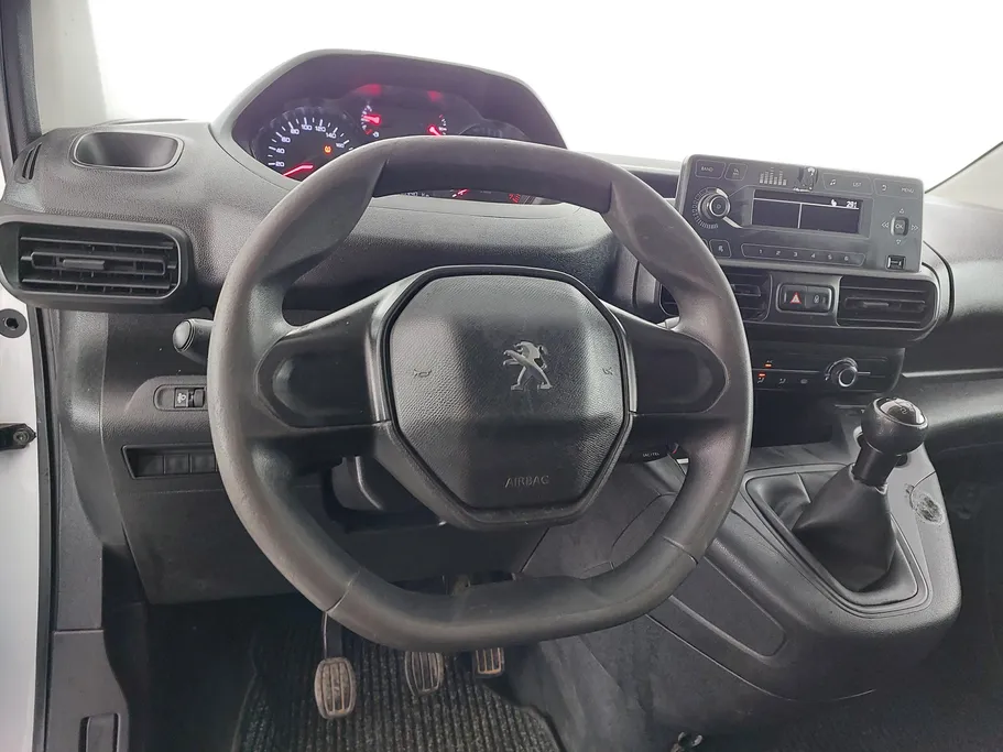 بيجو بارتنر Short van 2021 